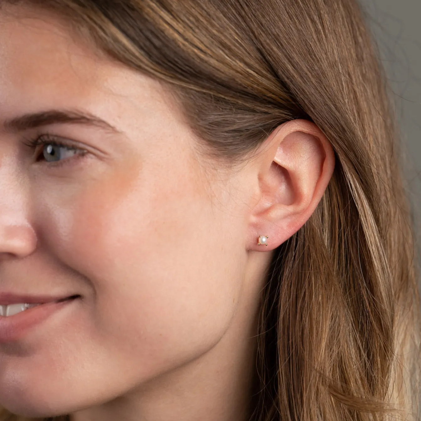 ELVIRA PEARL SOLID GOLD STUD EARRING - Sisi Copenhagen