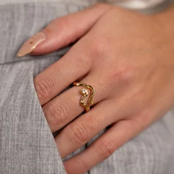 EMILIA MOONSTONE GOLDEN RING