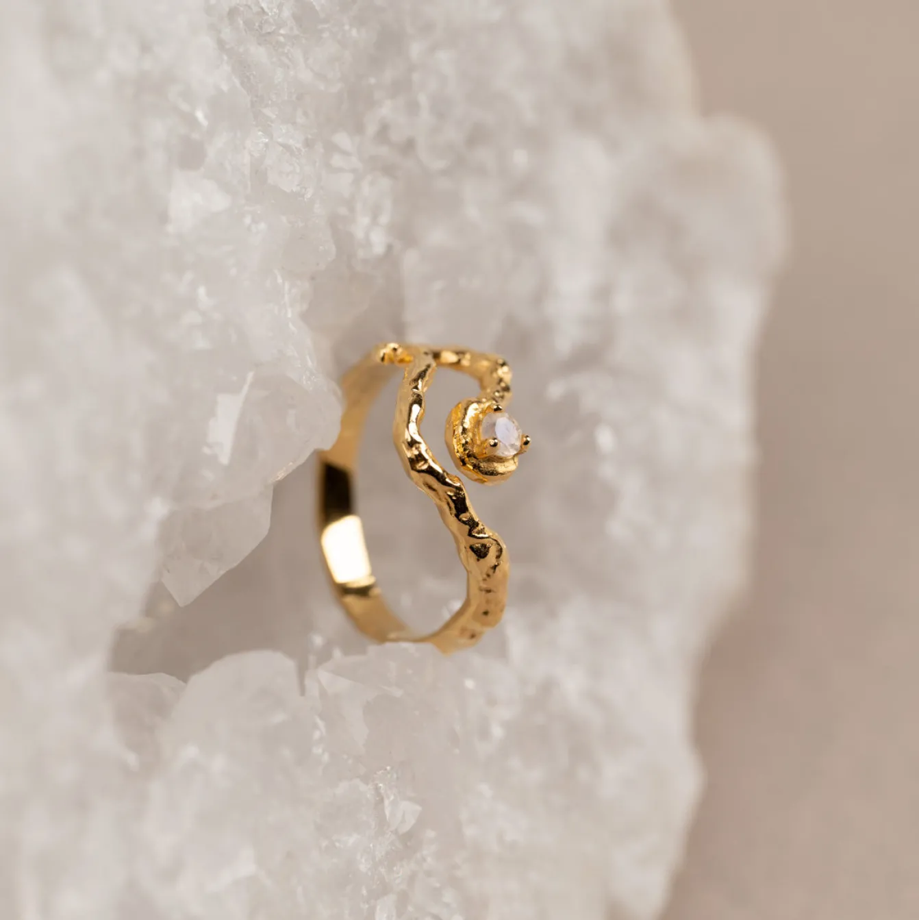 EMILIA MOONSTONE GOLDEN RING