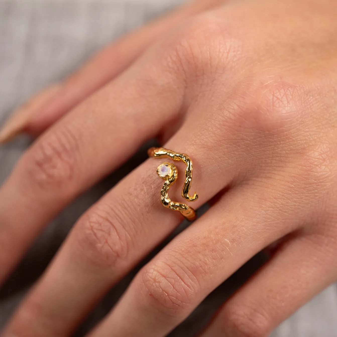 EMILIA MOONSTONE GOLDEN RING