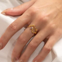 EMILIA PURPLE AMETHYST GOLDEN RING