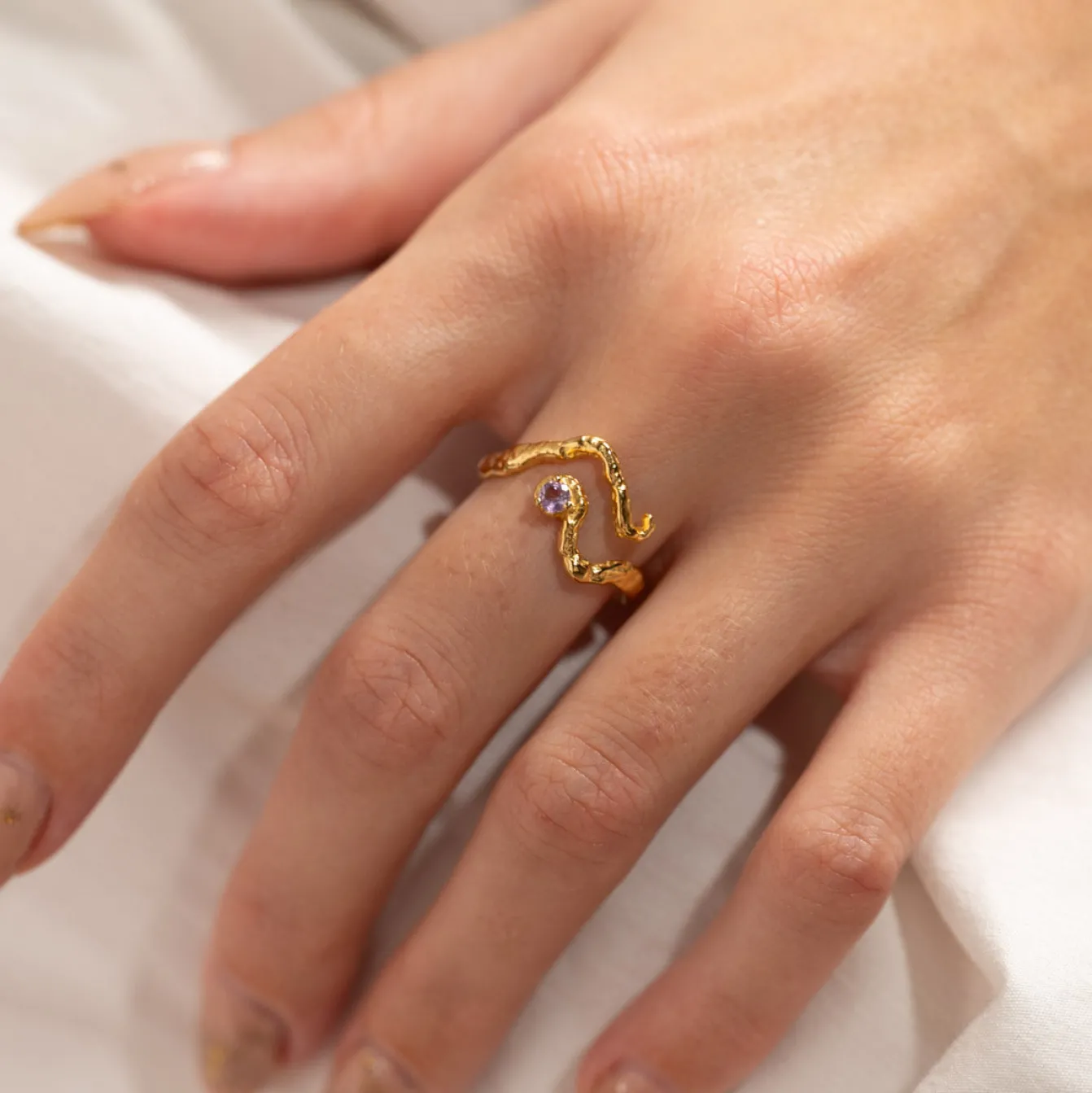 EMILIA PURPLE AMETHYST GOLDEN RING