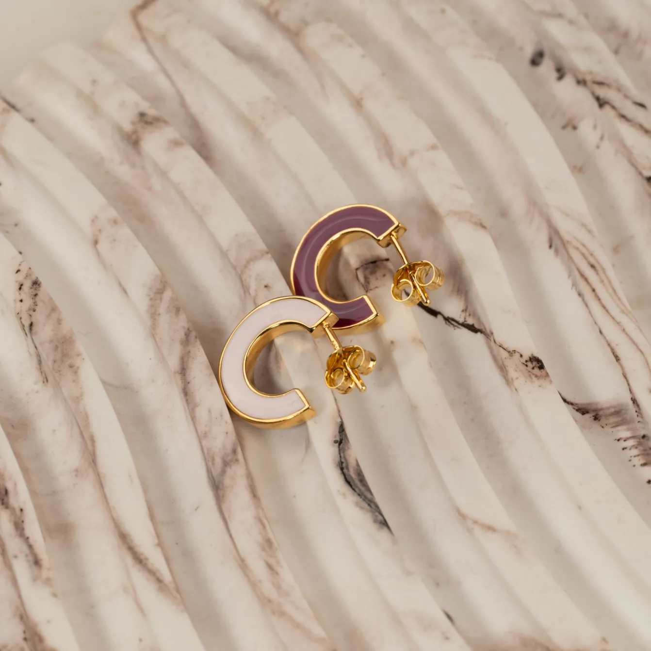 EMMA BORDEAUX ROSE SMALL GOLDEN CREOL EARRING - Sisi Copenhagen