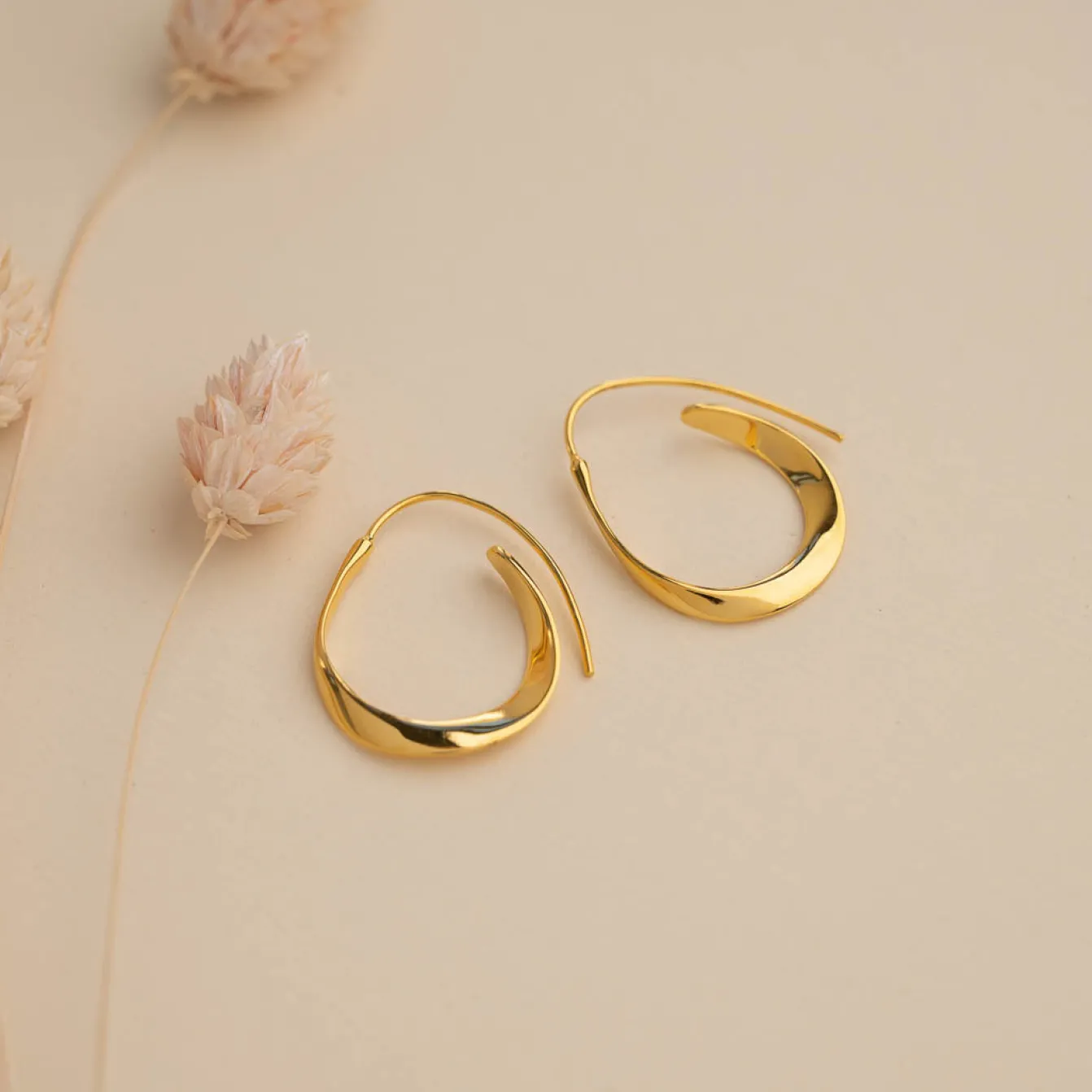 EMMY GOLDEN CREOL EARRING - Sisi Copenhagen