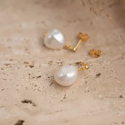 ESTELLE PEARL GOLDEN EARRING - Sisi Copenhagen