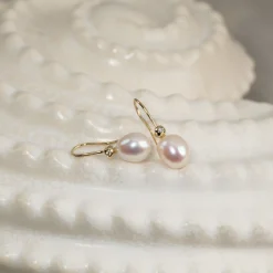EVA PEARL SOLID GOLD HOOK EARRING