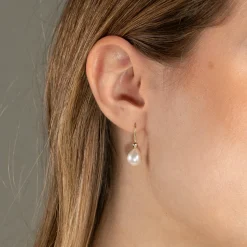 EVA PEARL SOLID GOLD HOOK EARRING