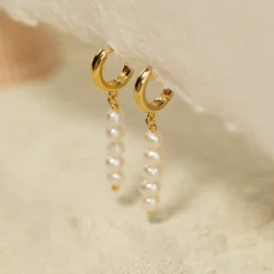 EVELYN PEARL GOLDEN HUGGIE EARRING