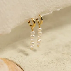 EVELYN PEARL GOLDEN HUGGIE EARRING