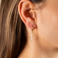 EVELYN PEARL GOLDEN HUGGIE EARRING