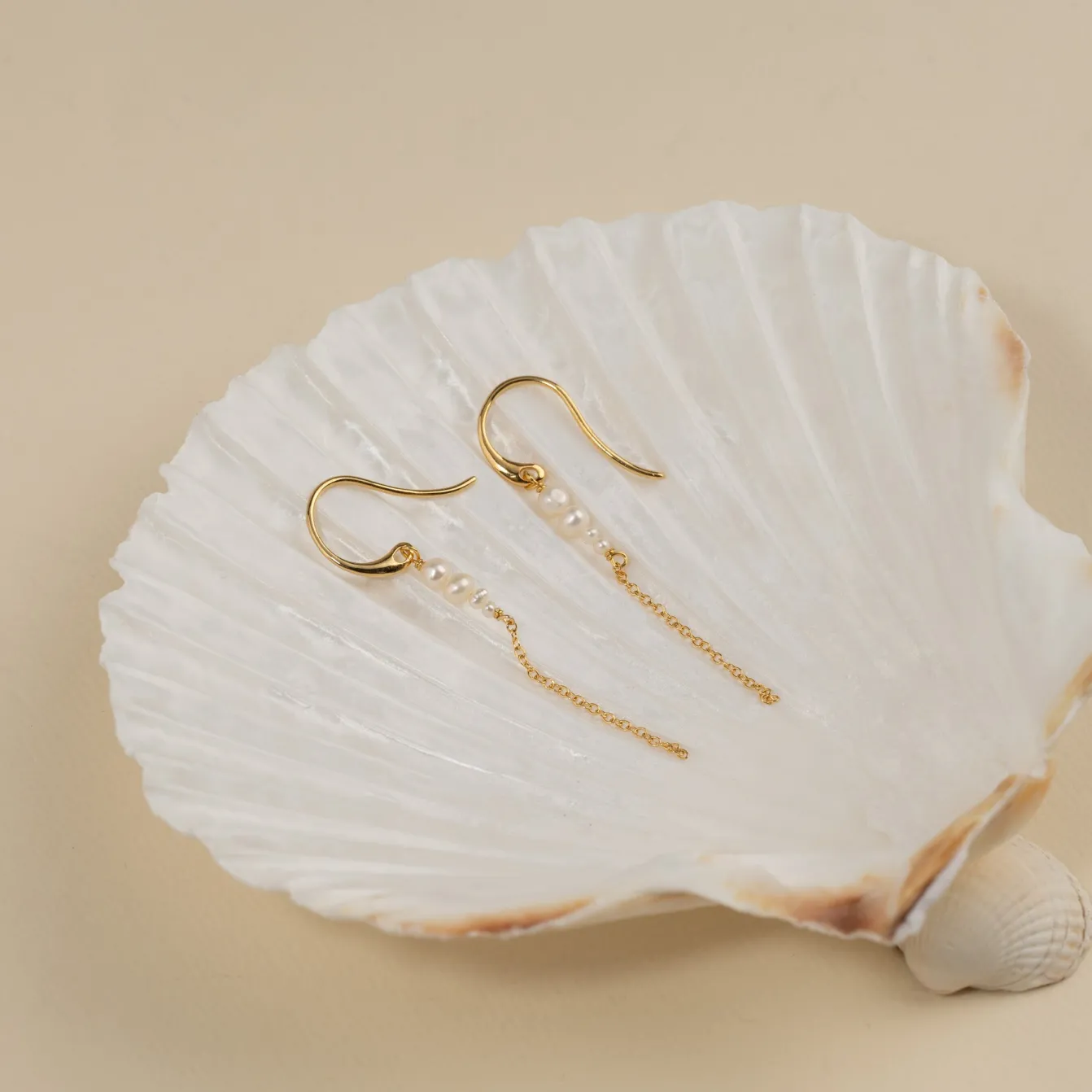 EVIE PEARL GOLDEN DROP EARRING