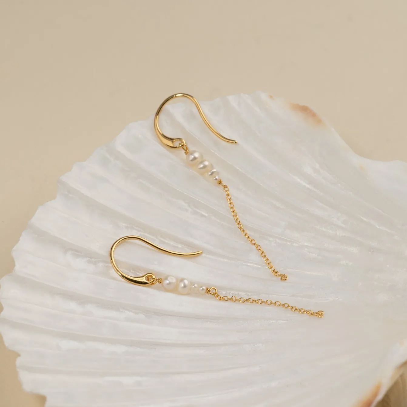 EVIE PEARL GOLDEN DROP EARRING