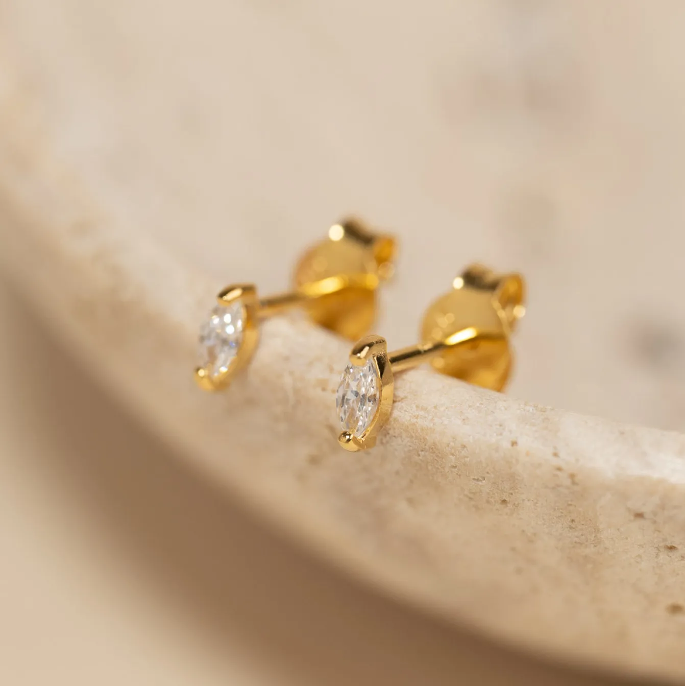 FELINE CRYSTAL GOLDEN EARRING