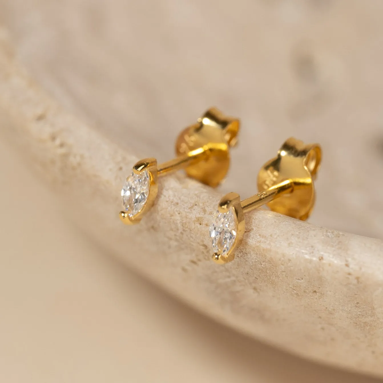 FELINE CRYSTAL GOLDEN EARRING
