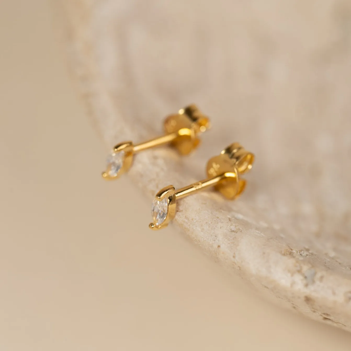 FELINE CRYSTAL GOLDEN EARRING
