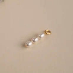 FILIPPA WHITE PEARL GOLDEN PENDANT - Sisi Copenhagen