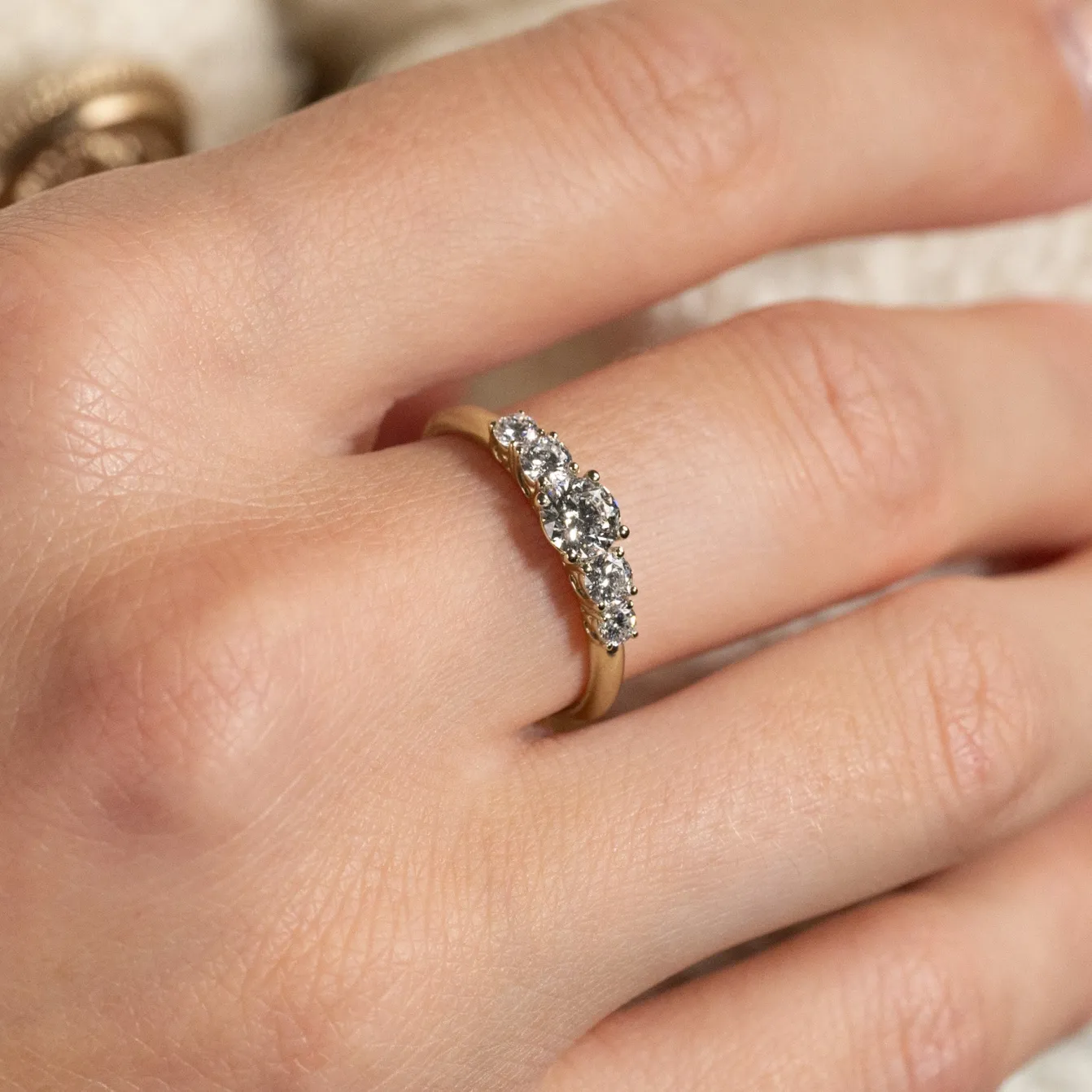 FIVE-STONE TRELLIS DIAMOND RING - 0.7ct - YG