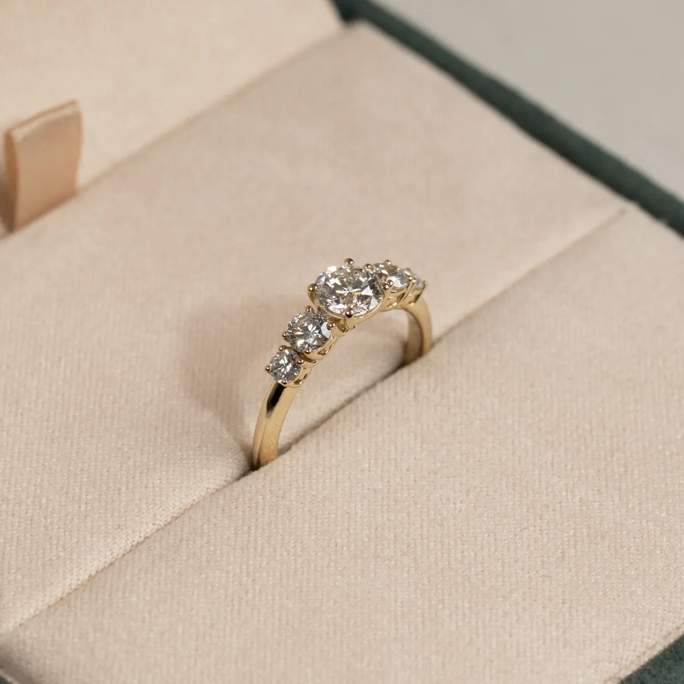 FIVE-STONE TRELLIS DIAMOND RING - 1.0ct - YG