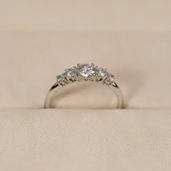 FIVE-STONE TRELLIS DIAMOND RING - 0.7ct - WG