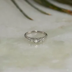 FIVE-STONE TRELLIS DIAMOND RING - 0.7ct - WG