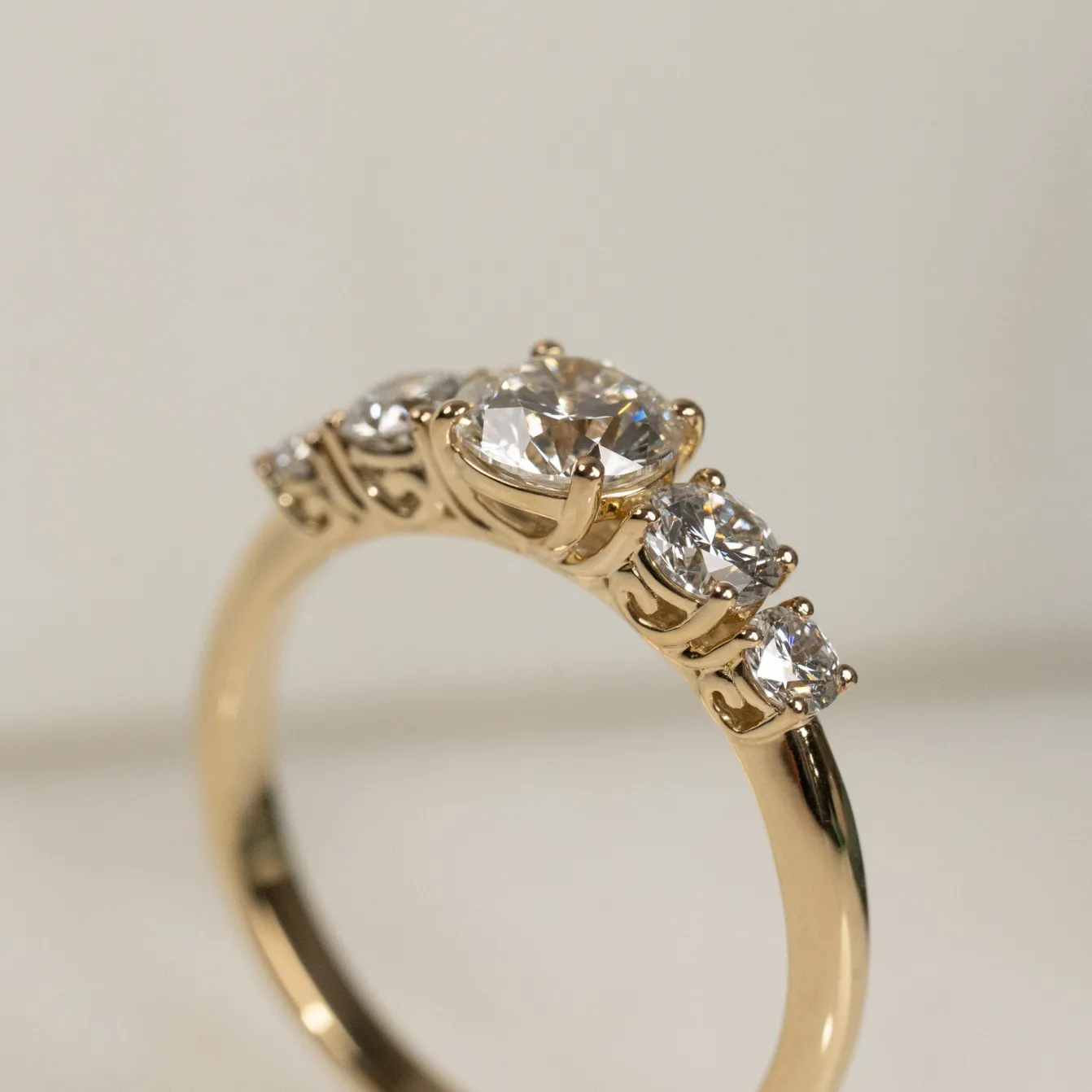 FIVE-STONE TRELLIS DIAMOND RING - 1.0ct - YG