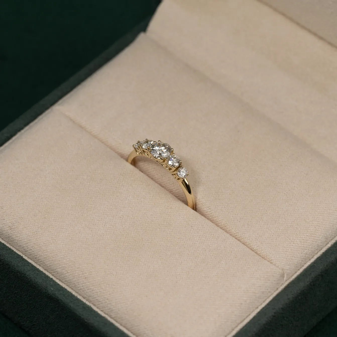 FIVE-STONE TRELLIS DIAMOND RING - 0.7ct - YG