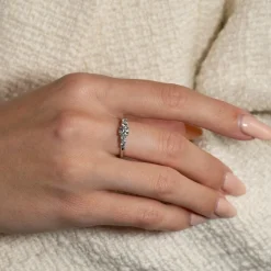 FIVE-STONE TRELLIS DIAMOND RING - 0.7ct - WG