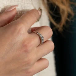 FIVE-STONE TRELLIS DIAMOND RING - 0.7ct - WG