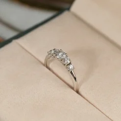 FIVE-STONE TRELLIS DIAMOND RING - 0.7ct - WG