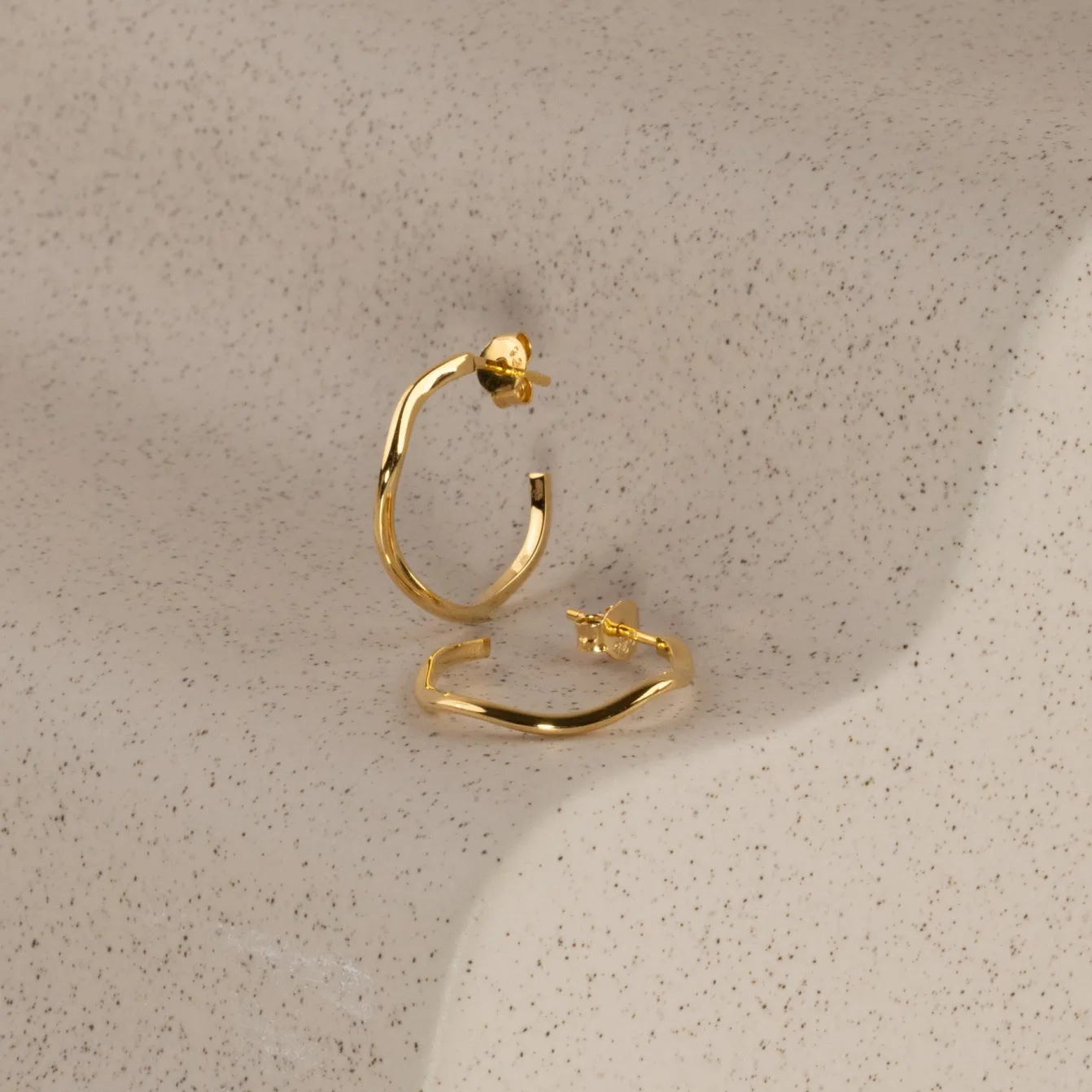 GAIA GOLDEN CREOL EARRING