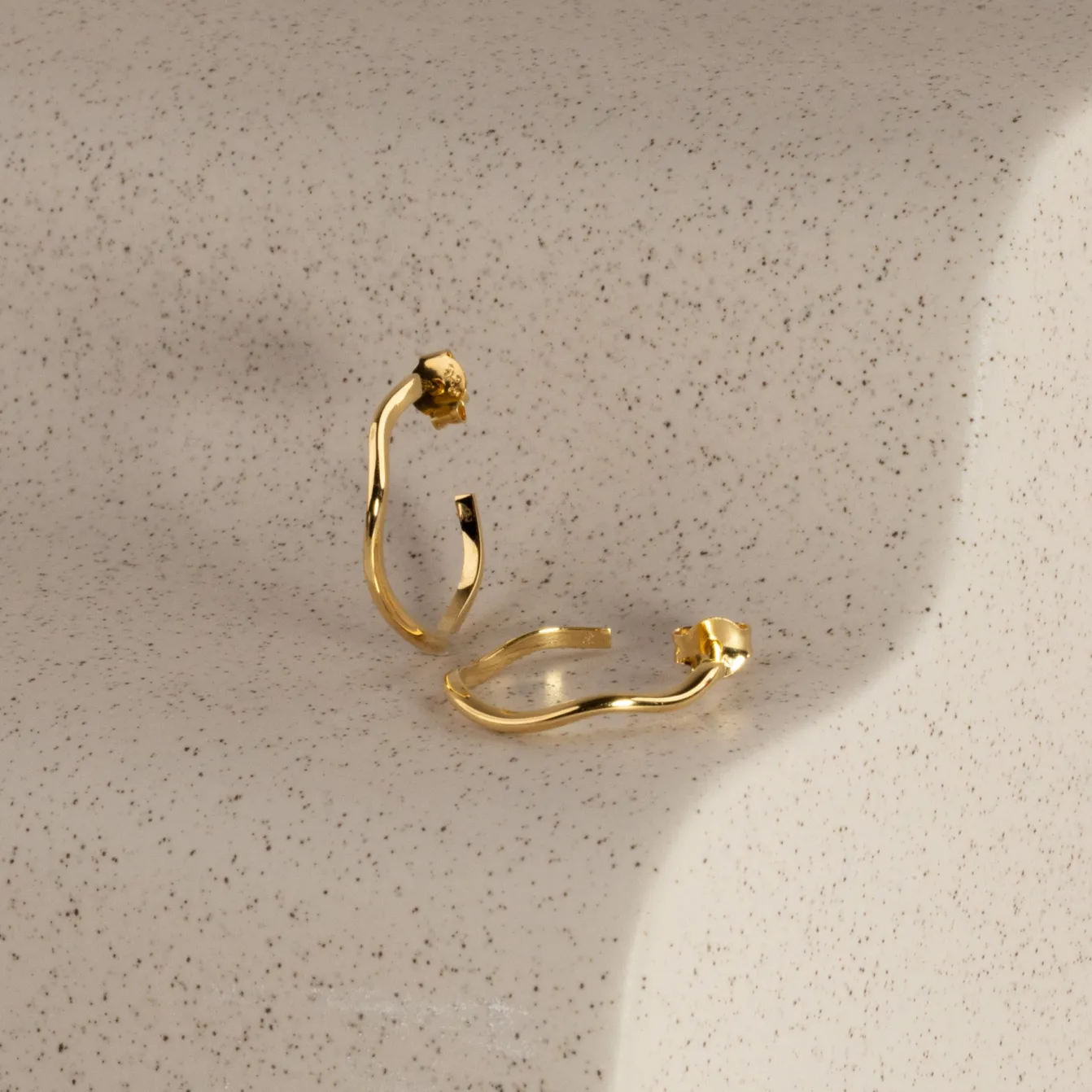 GAIA GOLDEN CREOL EARRING