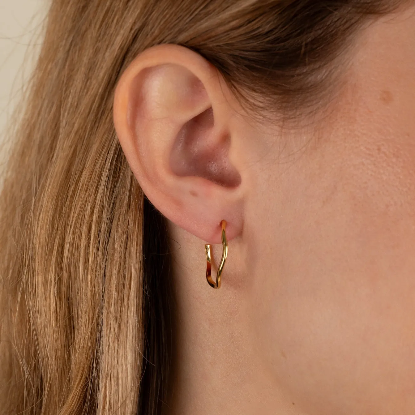 GAIA GOLDEN CREOL EARRING