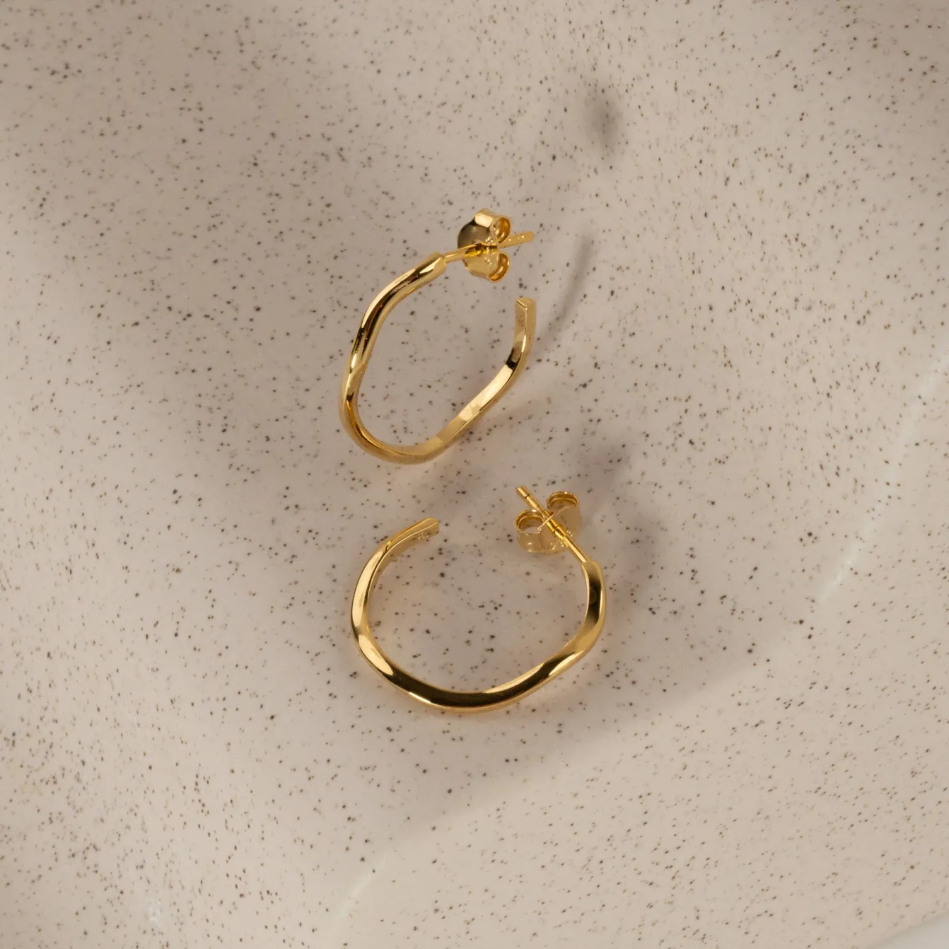 GAIA GOLDEN CREOL EARRING