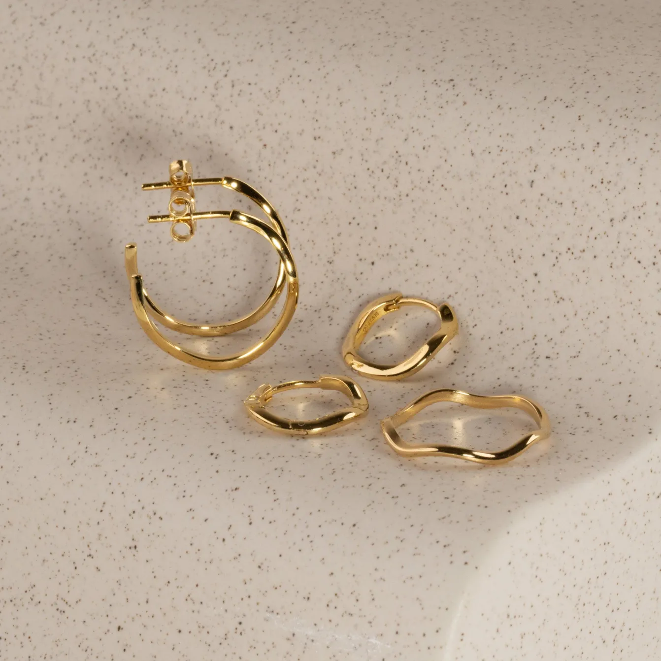 GAIA GOLDEN CREOL EARRING