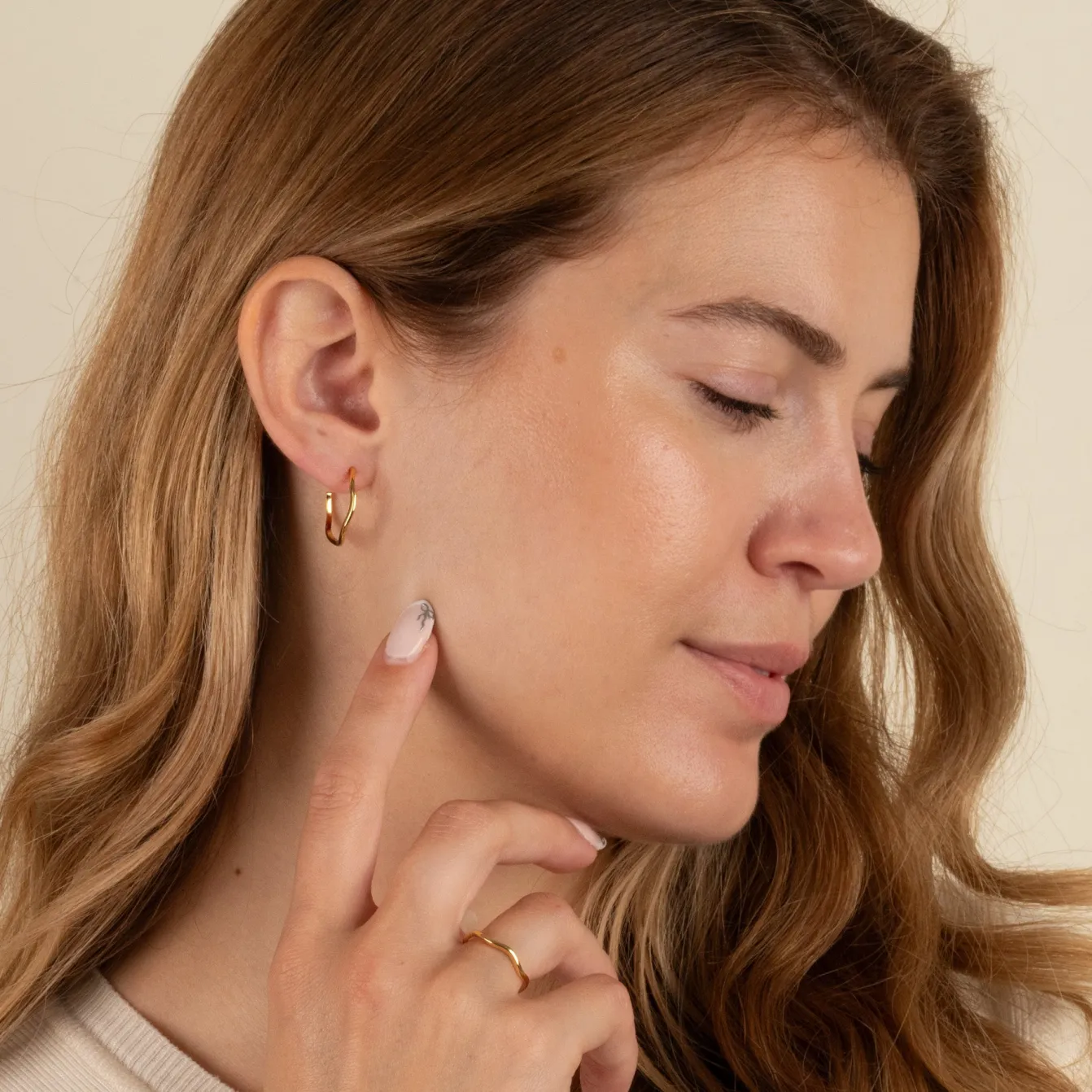GAIA GOLDEN CREOL EARRING
