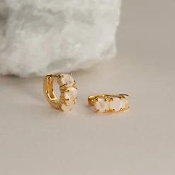 GEMMA MOONSTONE GOLDEN HUGGIE EARRING - Sisi Copenhagen
