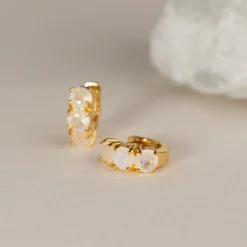 GEMMA MOONSTONE GOLDEN HUGGIE EARRING - Sisi Copenhagen