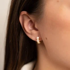 GEMMA MOONSTONE GOLDEN HUGGIE EARRING - Sisi Copenhagen