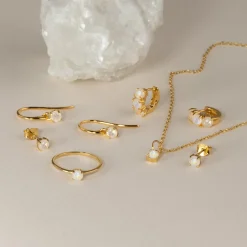 GEMMA MOONSTONE GOLDEN HUGGIE EARRING - Sisi Copenhagen