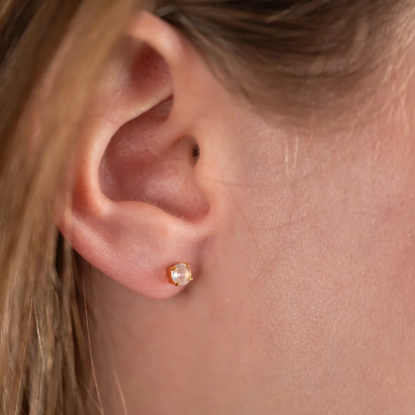 GEMMA MOONSTONE GOLDEN STUD EARRING - Sisi Copenhagen