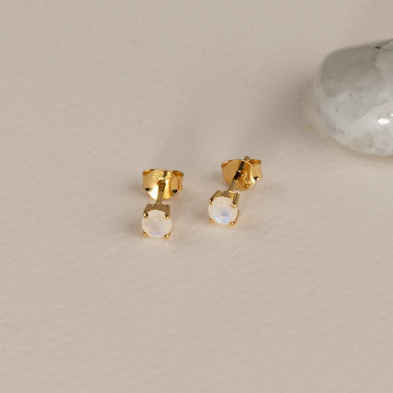 GEMMA MOONSTONE GOLDEN STUD EARRING - Sisi Copenhagen