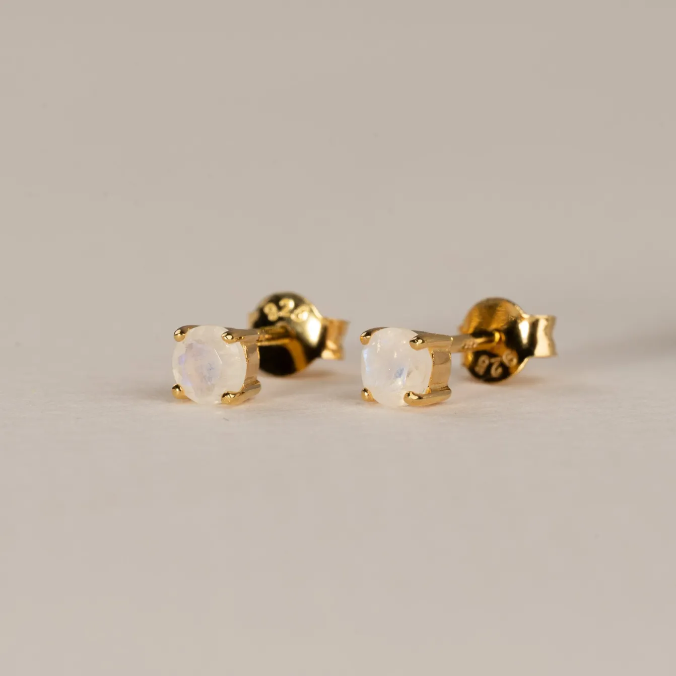 GEMMA MOONSTONE GOLDEN STUD EARRING - Sisi Copenhagen