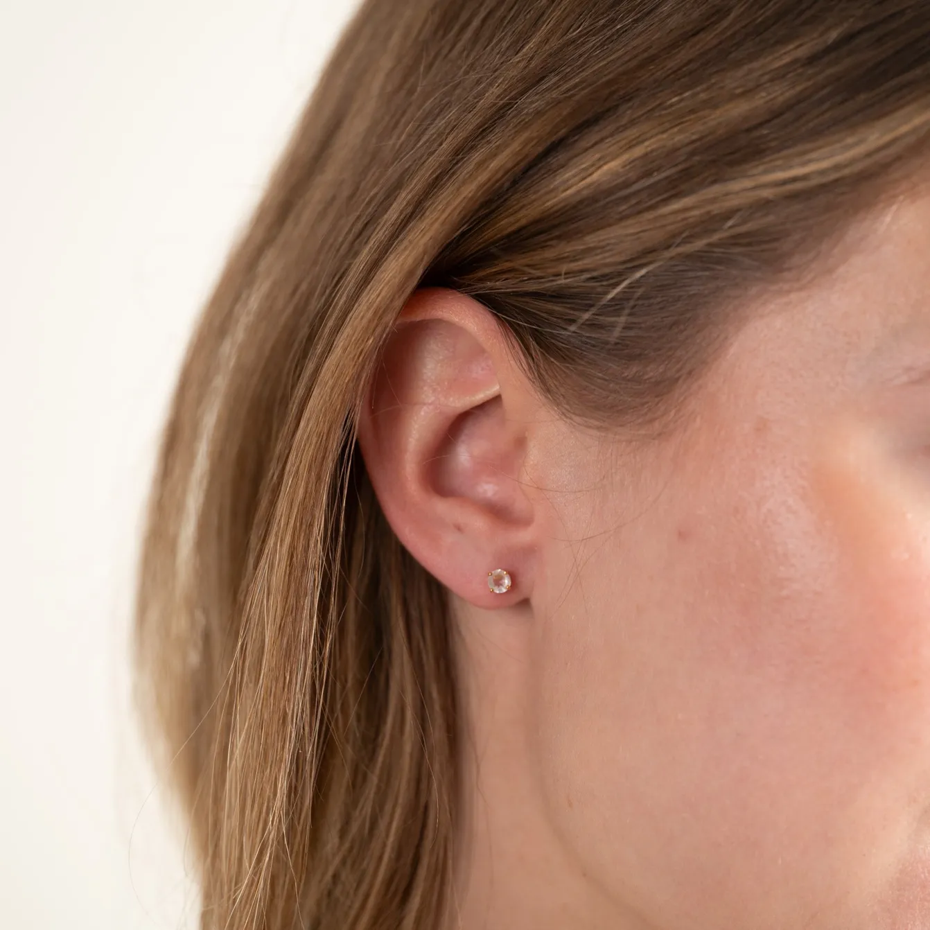 GEMMA MOONSTONE GOLDEN STUD EARRING - Sisi Copenhagen