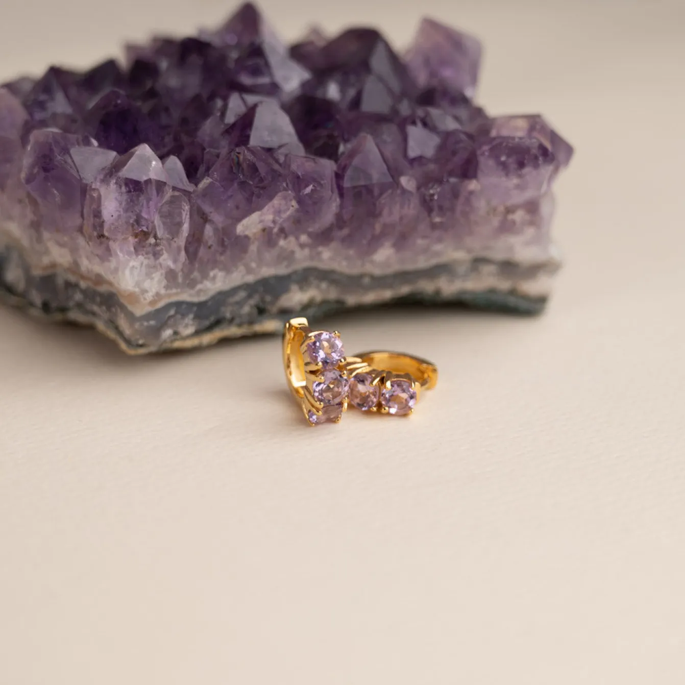 GEMMA PURPLE AMETHYST GOLDEN HUGGIE EARRING - Sisi Copenhagen