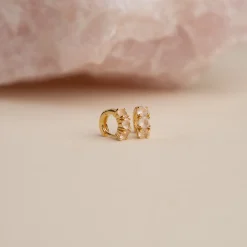 GEMMA ROSE QUARTZ GOLDEN HUGGIE EARRING - Sisi Copenhagen