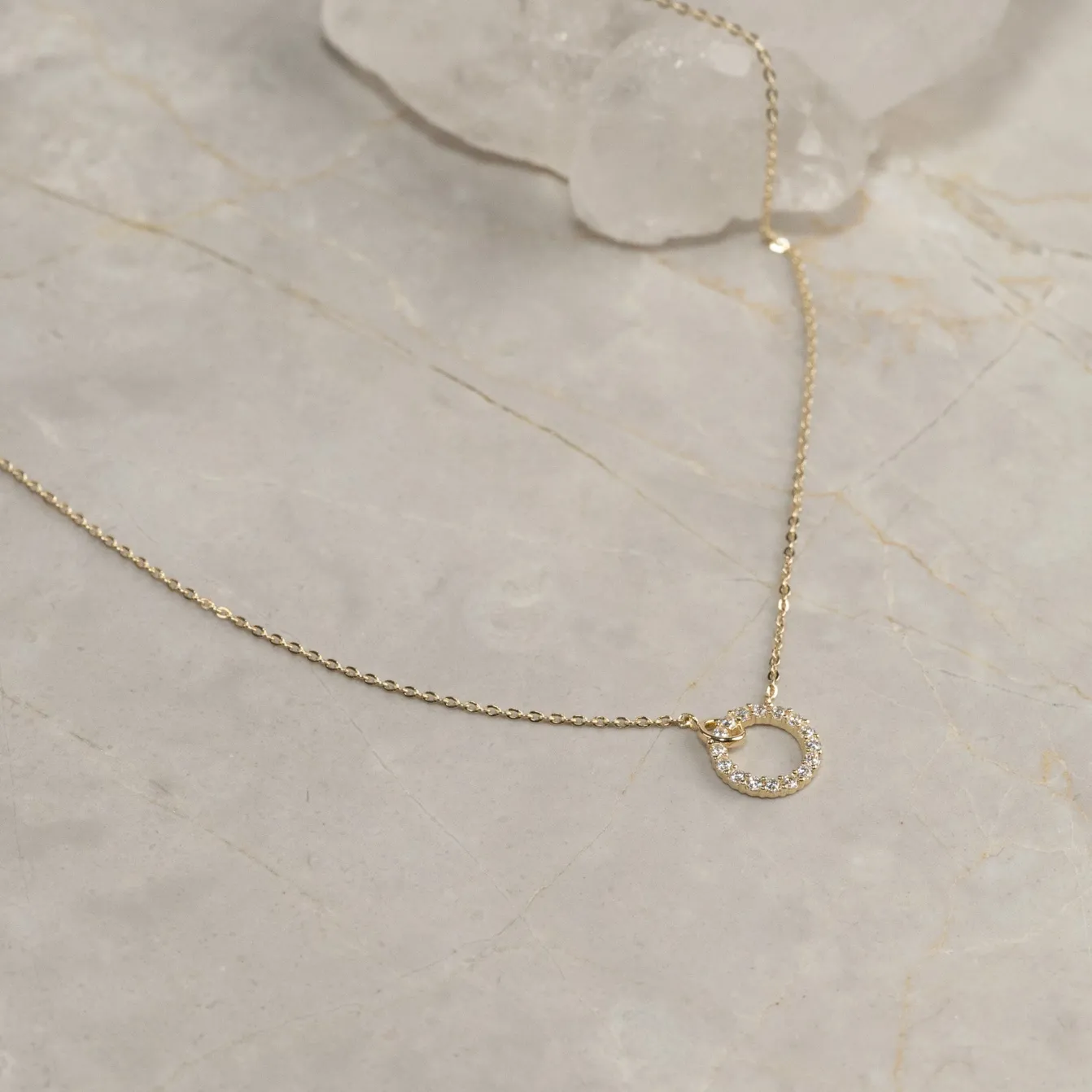 GLORIA CRYSTAL SOLID GOLD NECKLACE