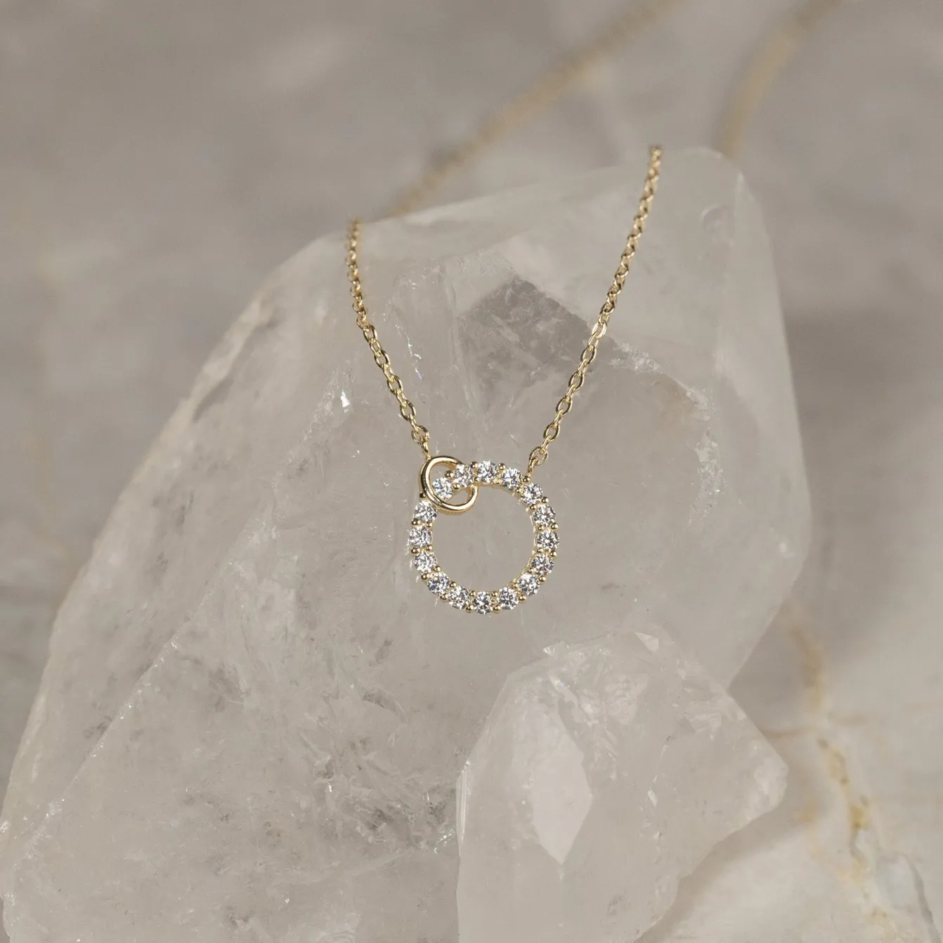 GLORIA CRYSTAL SOLID GOLD NECKLACE
