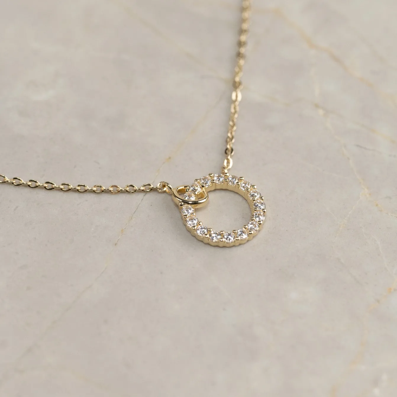 GLORIA CRYSTAL SOLID GOLD NECKLACE