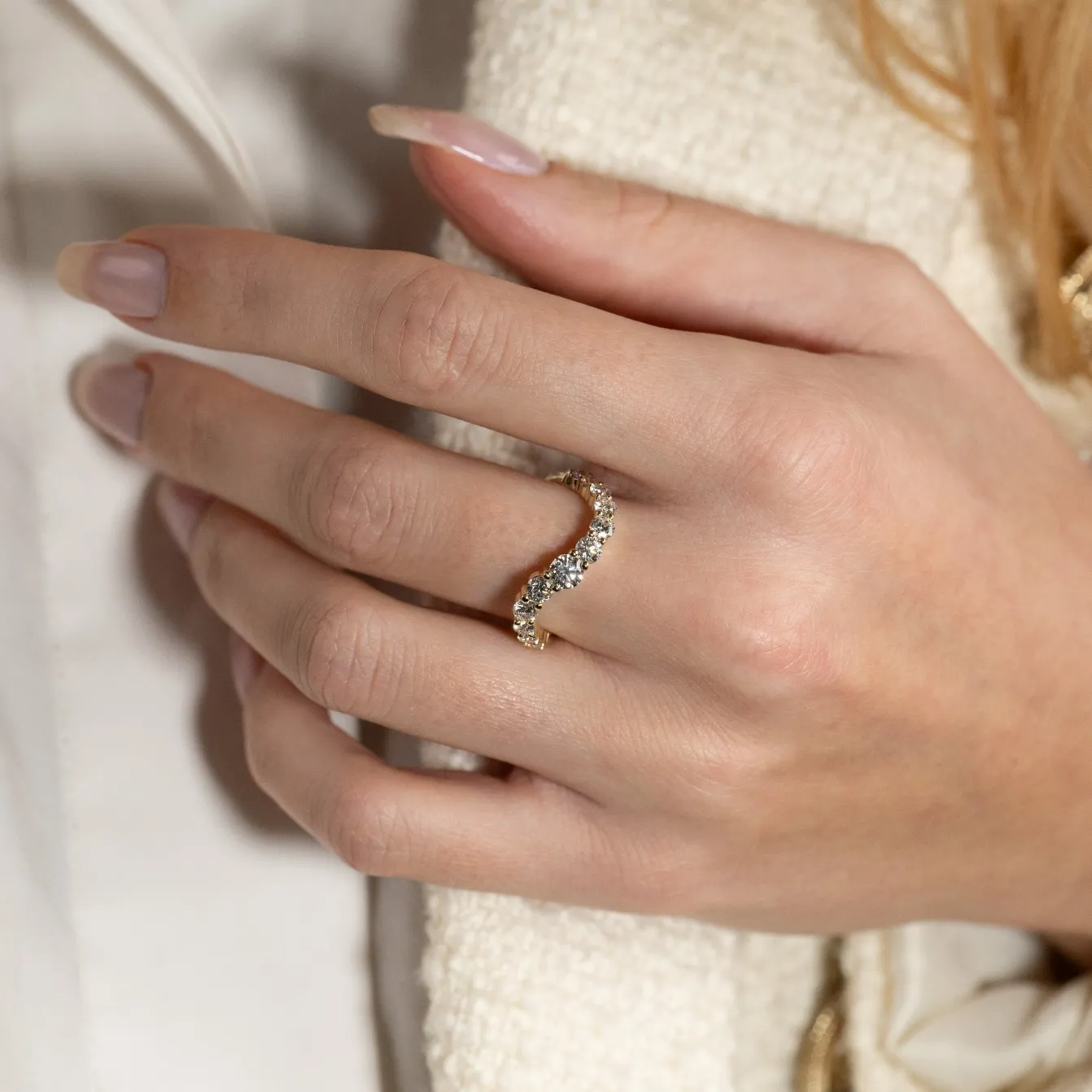 GRADUATING CURVED DIAMOND RING - 1.2ct - YG