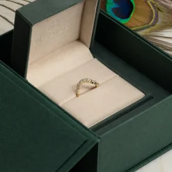 GRADUATING CURVED DIAMOND RING - 1.2ct - YG